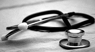 Black and white photo of stethoscope.